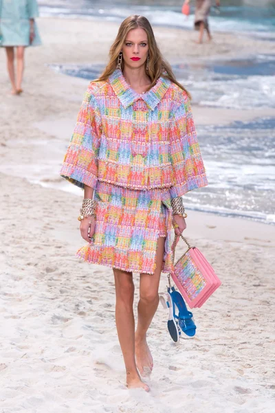 Look 11
